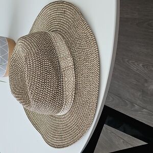 NWT Fall Creek Tan Woven Hat